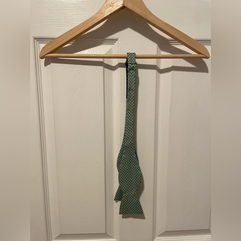 Vineyard Vines Chameleon Bow Tie